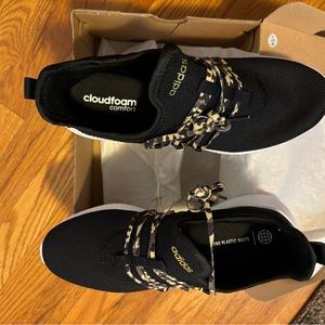 New in box Addidas cloud form comfort. Women’s size 9.5